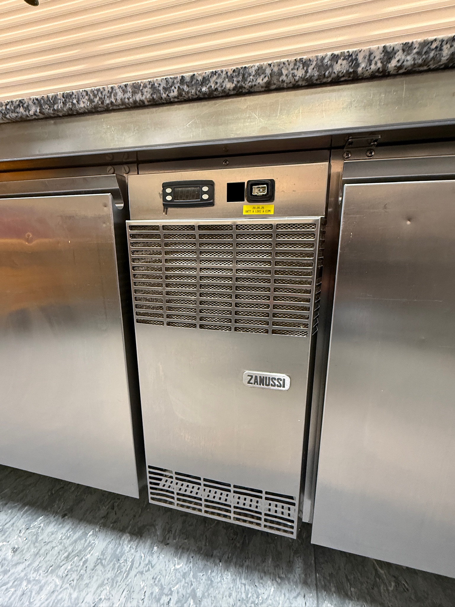 SELT / SOLD Zanussi granít preppborð frá ProGastro, B225sm. 12