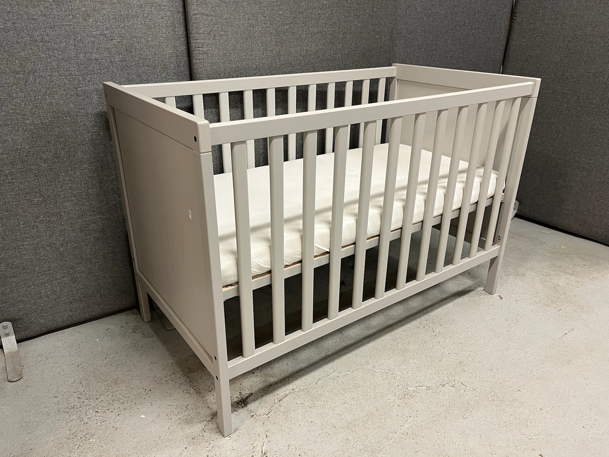 SELT / SOLD IKEA ungbarnarúm, B125 x D67 x H85 sm.