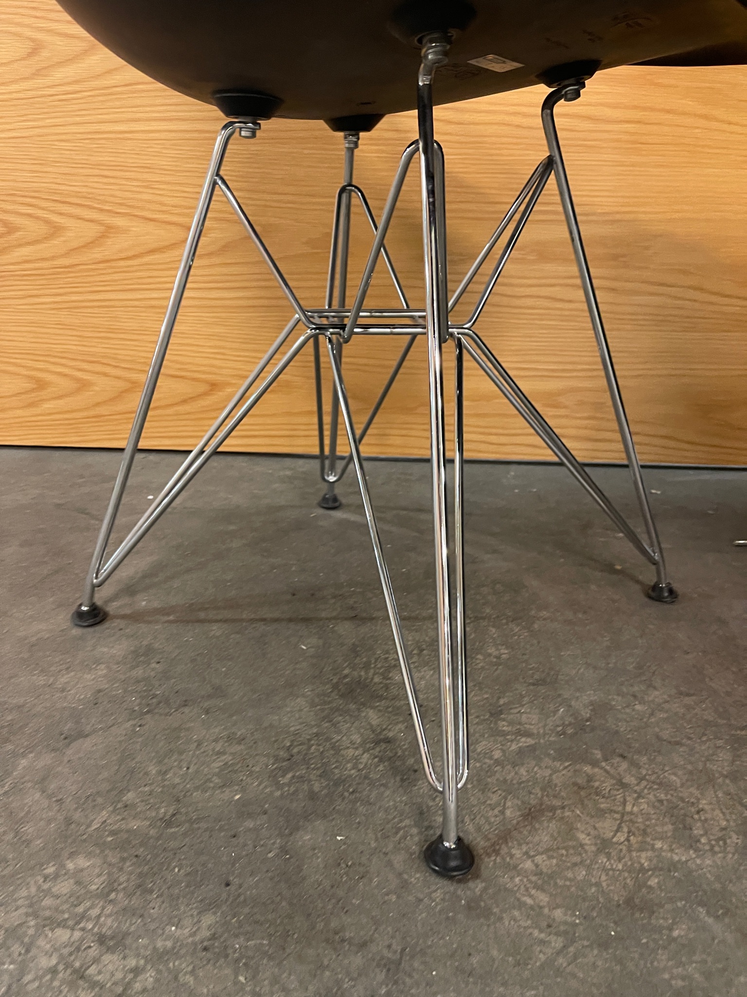 Selt/Endurnýtt-Vitra Eames stóll frá Pennanum - 2 stk til. 2