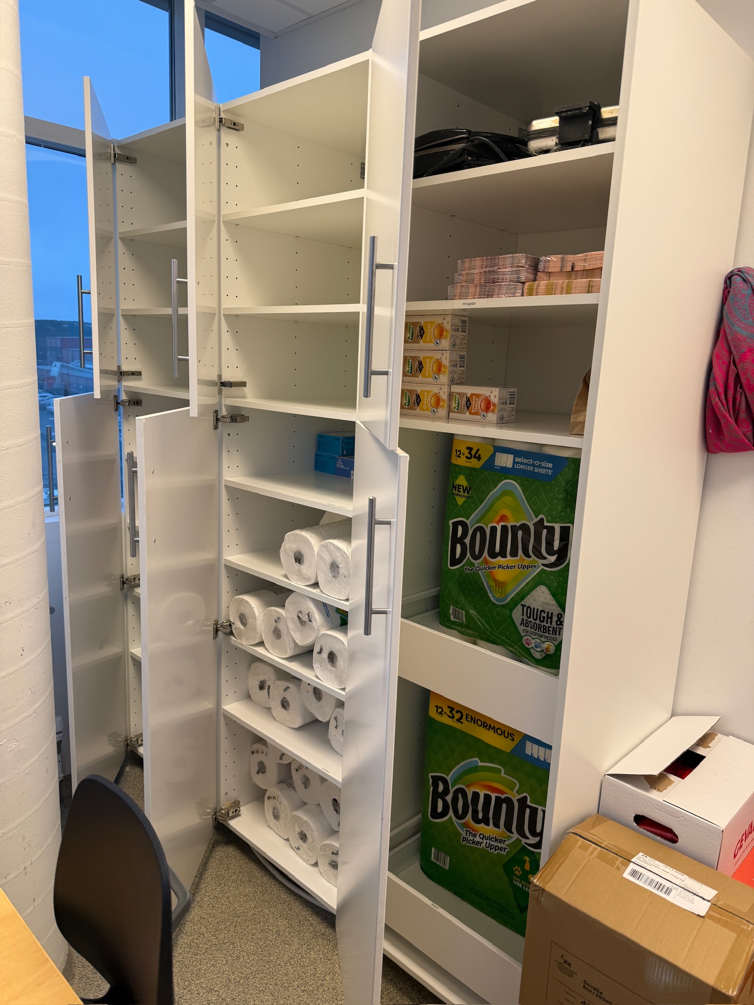 SELT / SOLD Veglegur skápur hvítur með skúffum H206xB180xD61sm. 7
