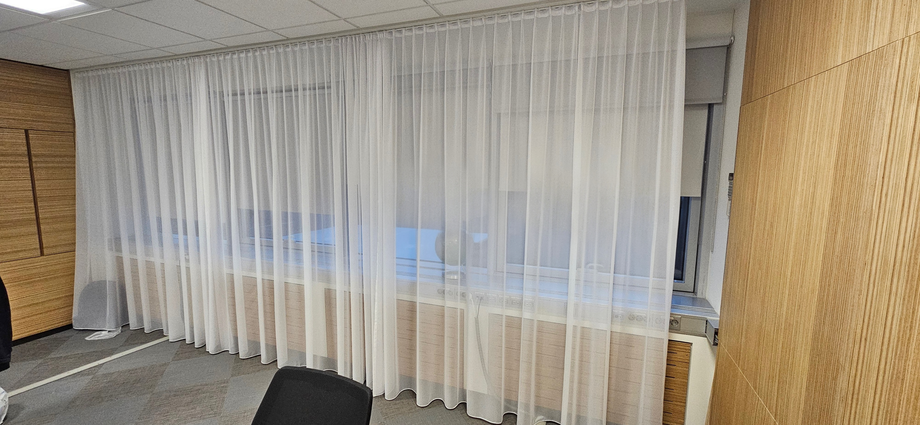 SELT / SOLD Gardínur á braut, Hæð 260 sm. (15-20m.)