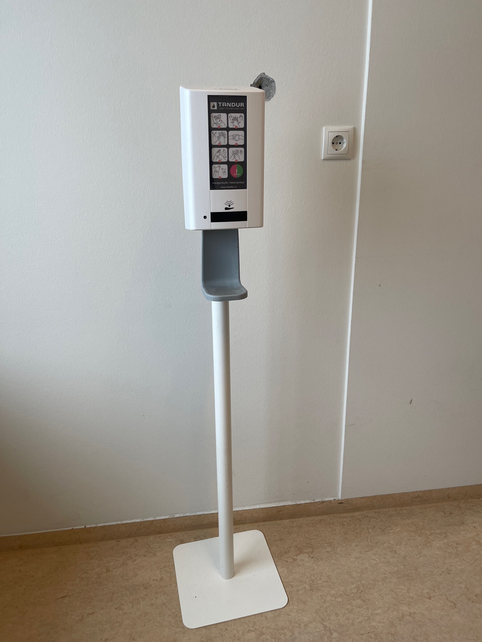 SELT / SOLD Sótthreinsistandur, 135sm.