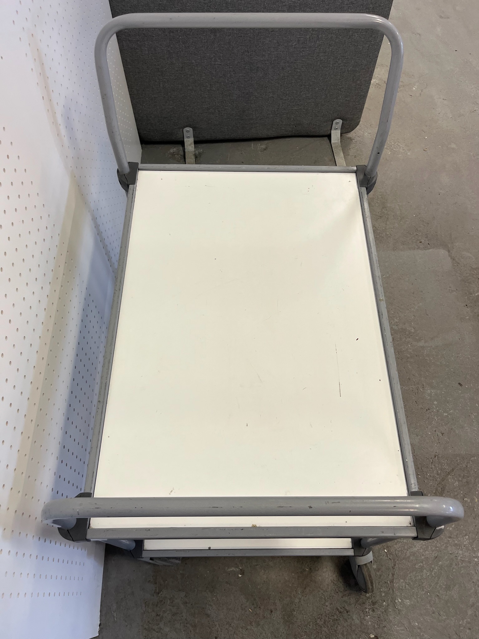 SELT / SOLD Hilluvagn, B83 x D56 x H69 sm. 4