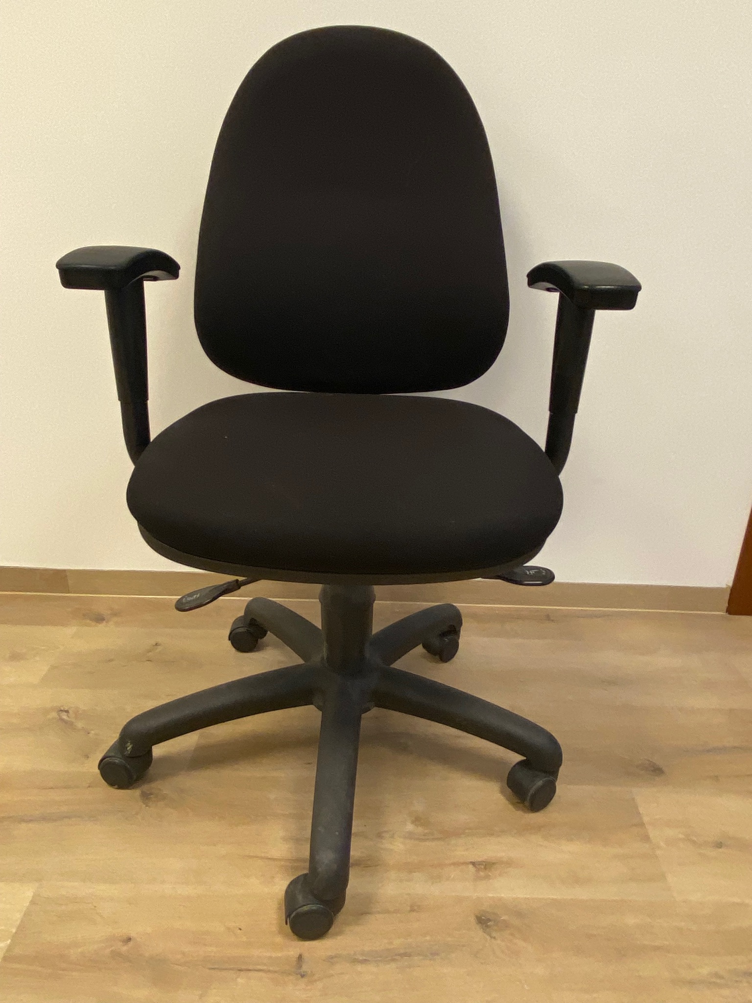 SELT / SOLD Mark 20 skrifborðsstóll frá Á. Guðmundsson