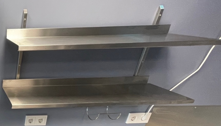SELT / SOLD Ryðfríar hillur ásamt hönkum 3