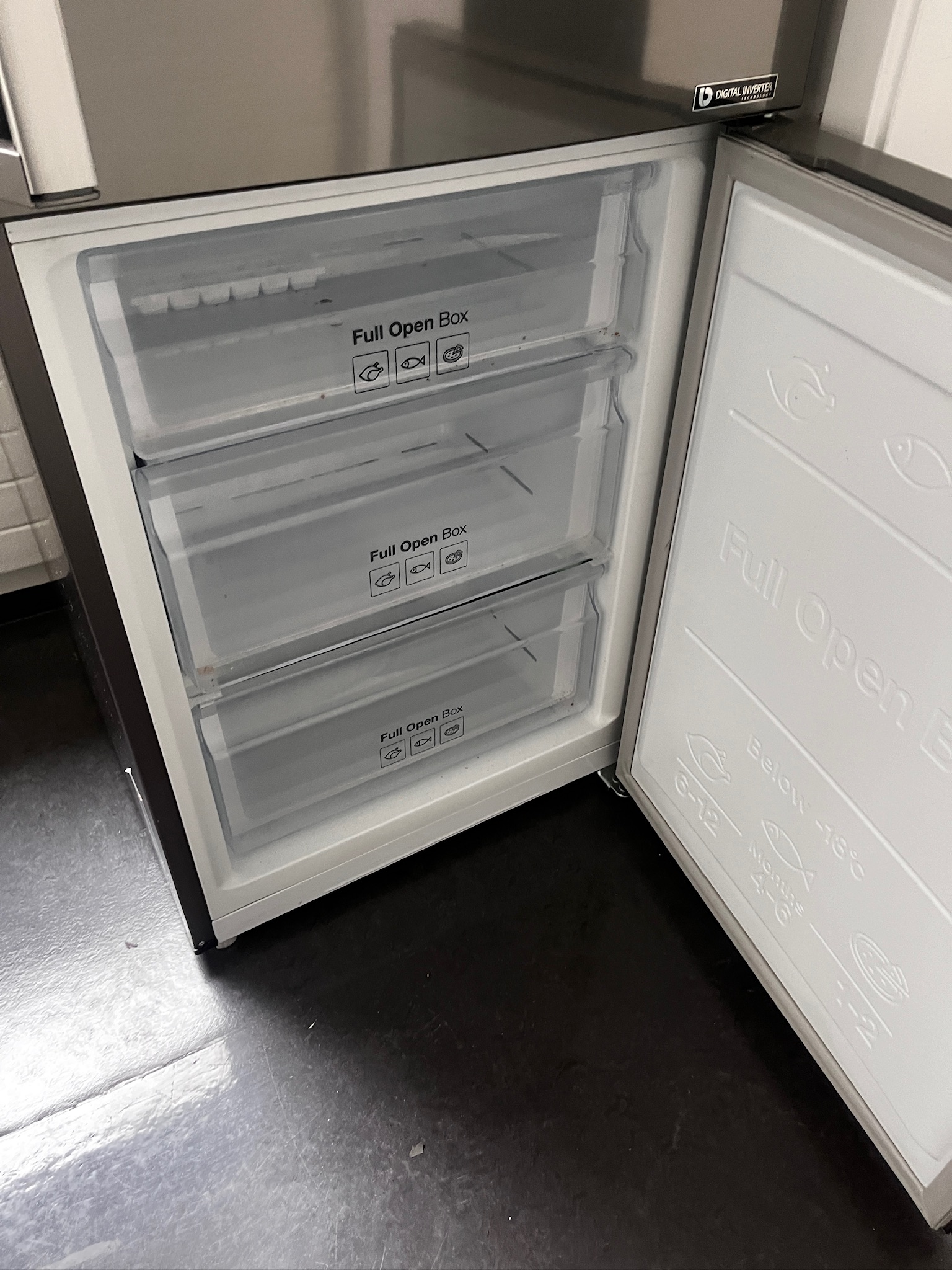 SELT / SOLD Samsung ísskápur með frysti, H185sm. 3