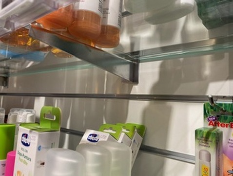 SELT / SOLD - Gler hillur og hankar fyrir panilvegg 12