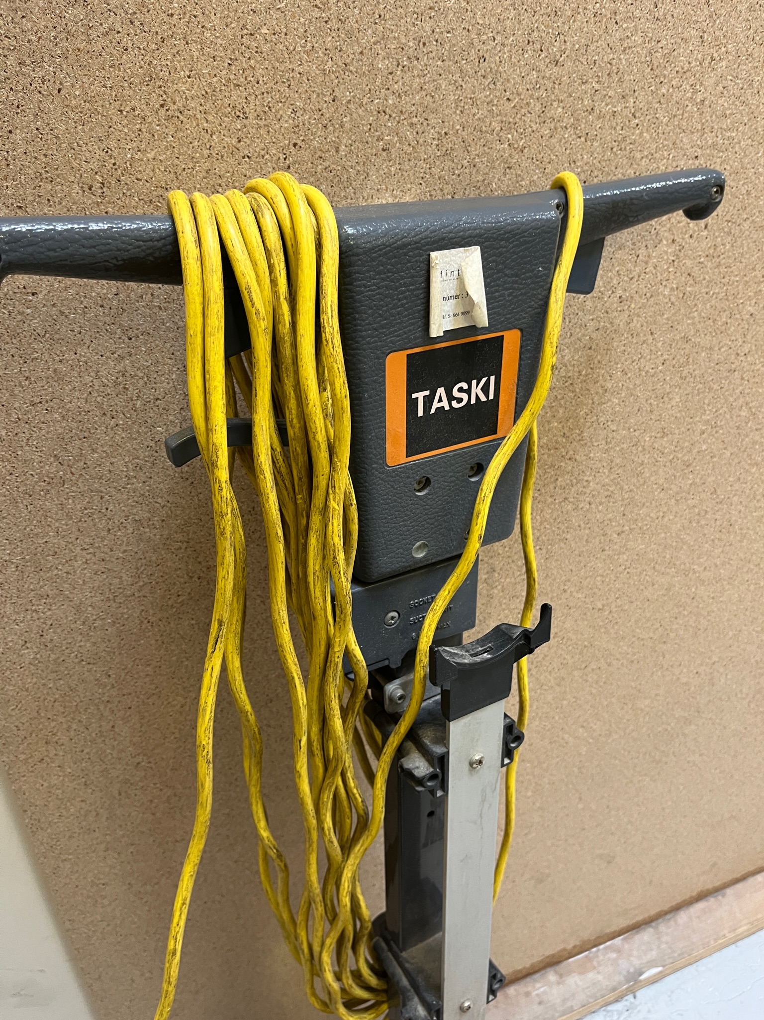 SELT / SOLD Taski skúringarvél 5
