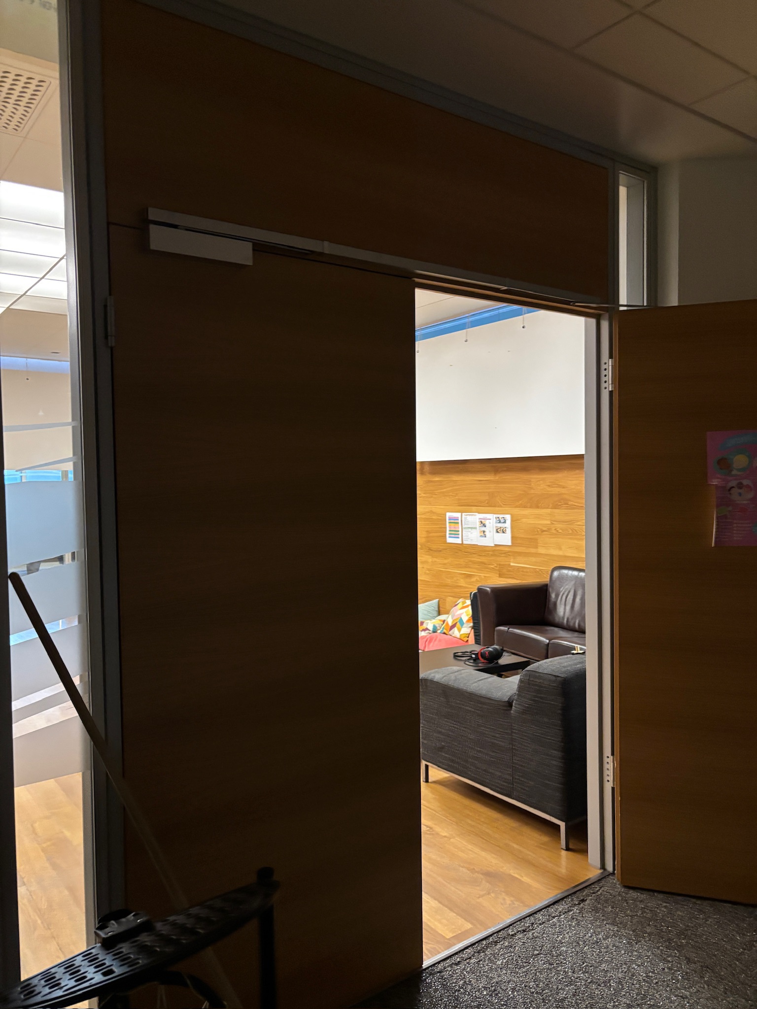 SELT / SOLD Tvöföld hurð með álkarmi 10