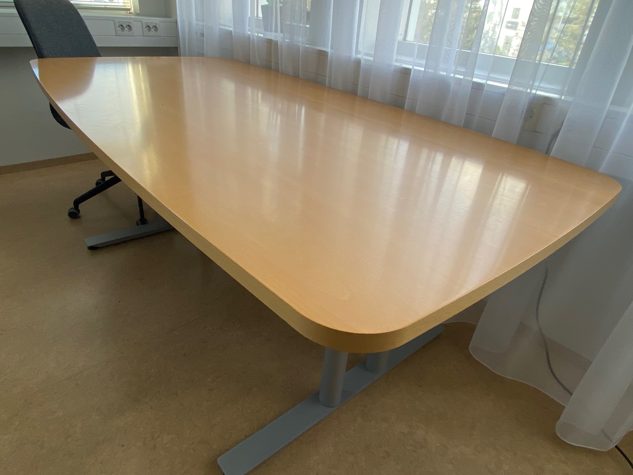 SELT / SOLD Fundarborð - 2m x 1m. (4-6 manna) 3