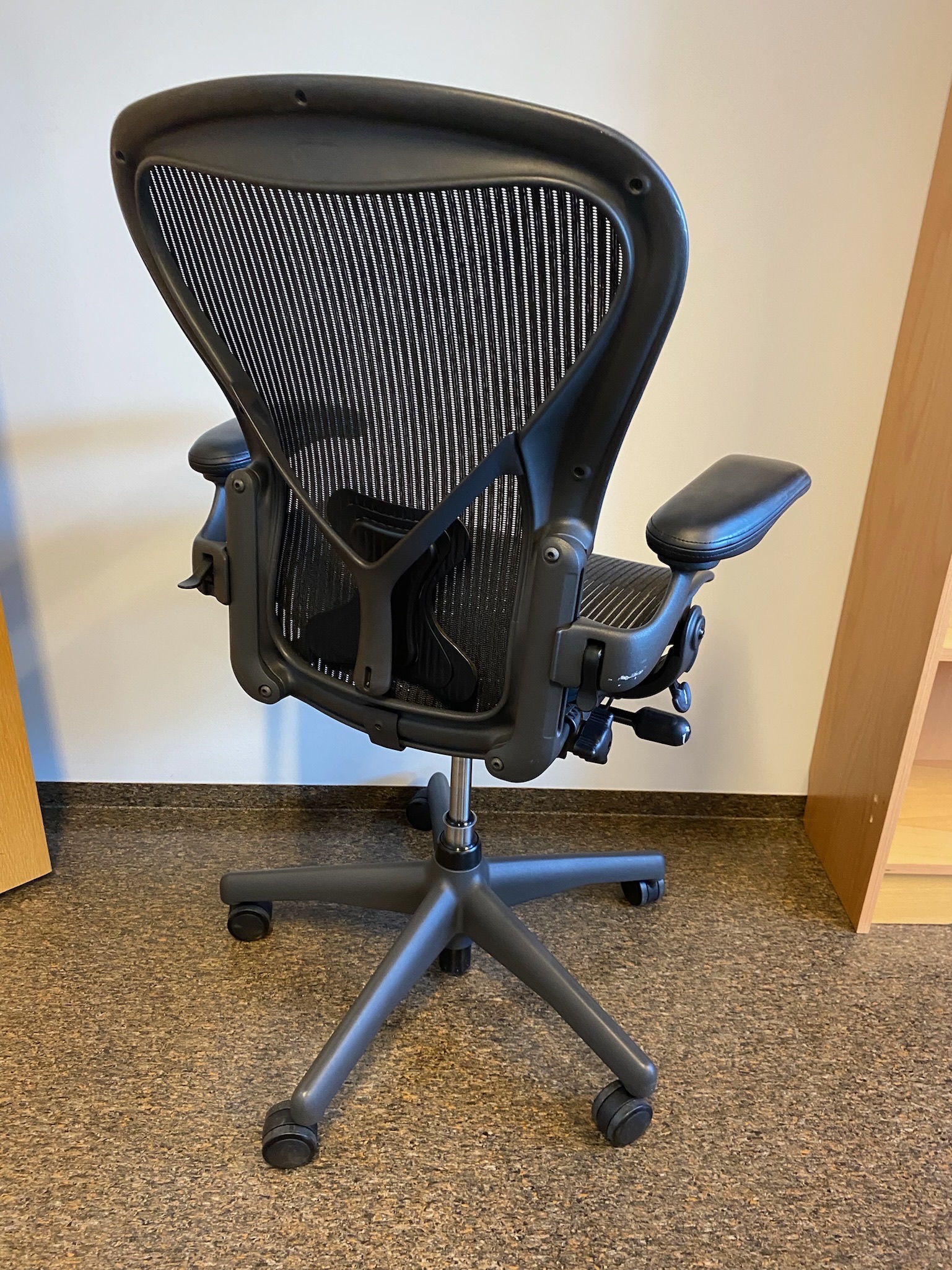SELT / SOLD Herman Miller Aeron (A stærð) - Alþingi 4