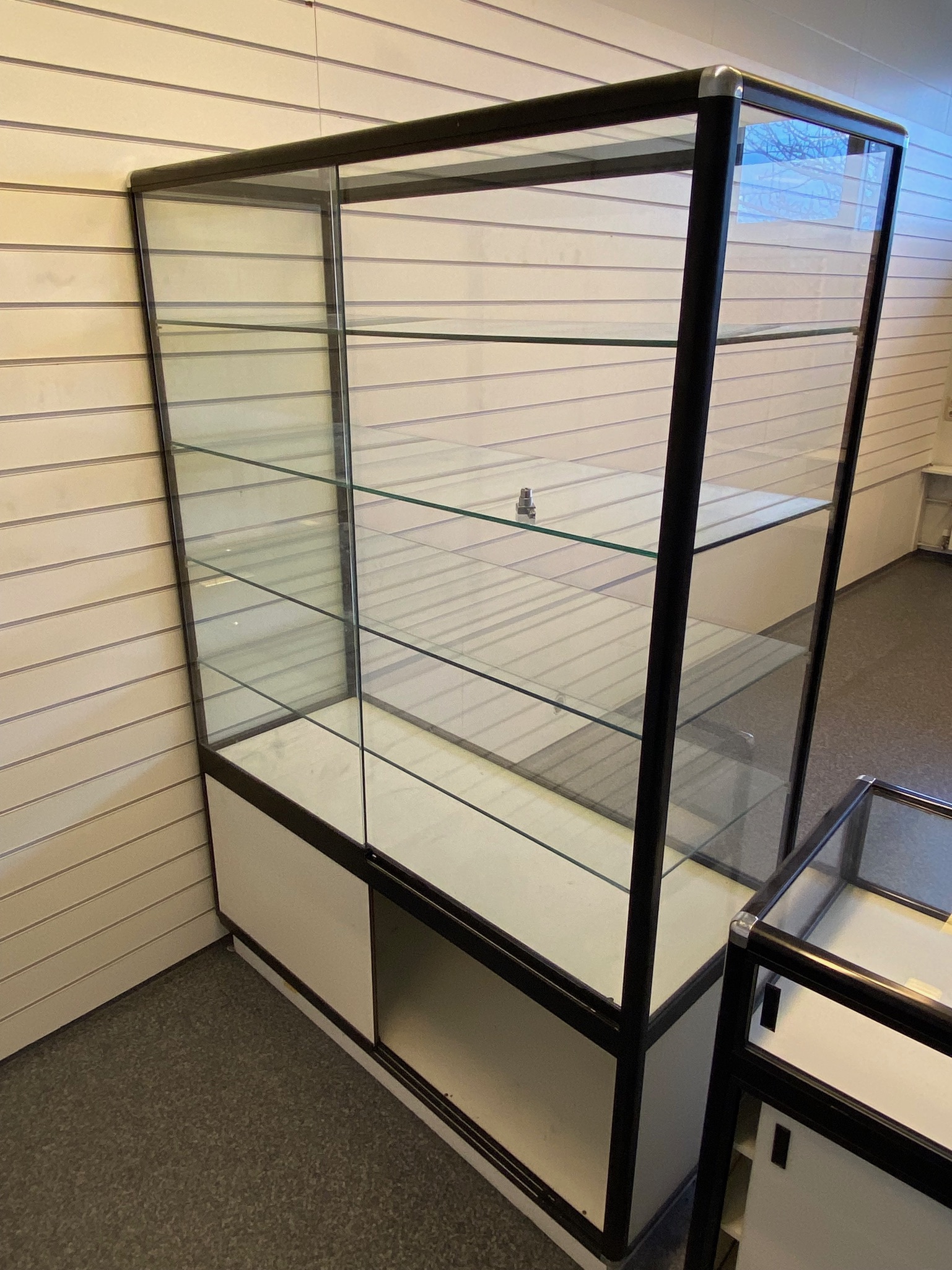 SELT / SOLD Verslunarlína - Glerskápur H186 x L130 x D55sm - 1 stk 2