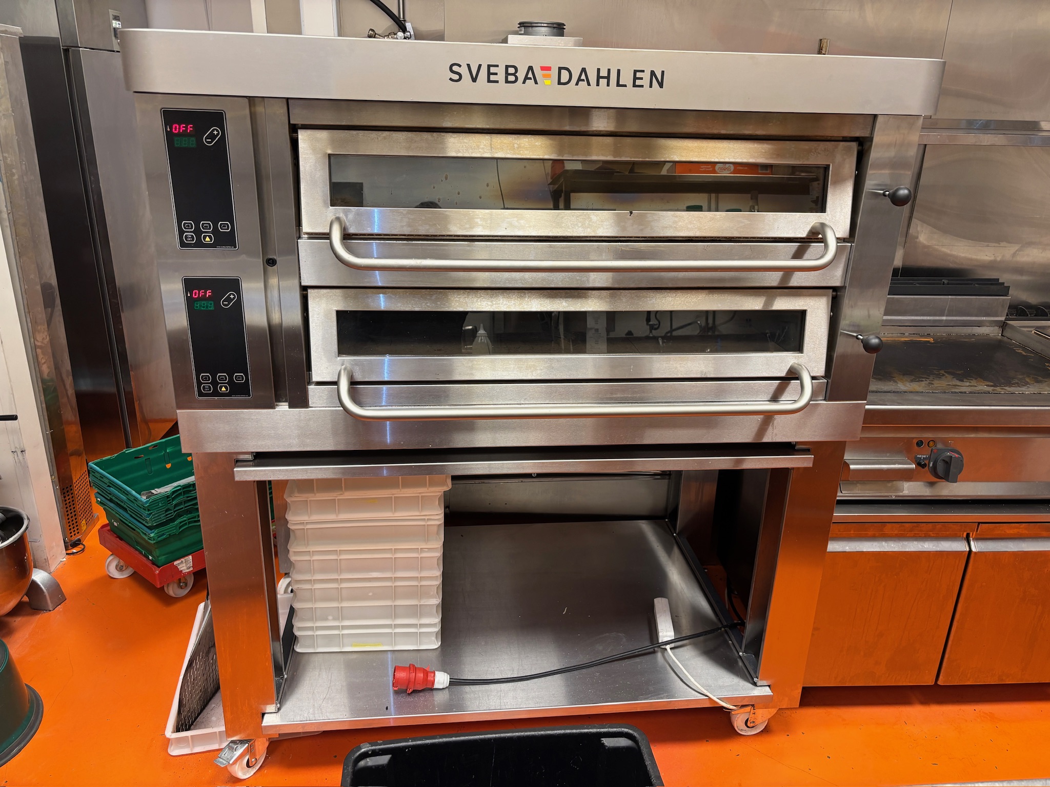 SELT / SOLD Sveba Dahlen Vichinga pizzuofn 2ja hæða 13