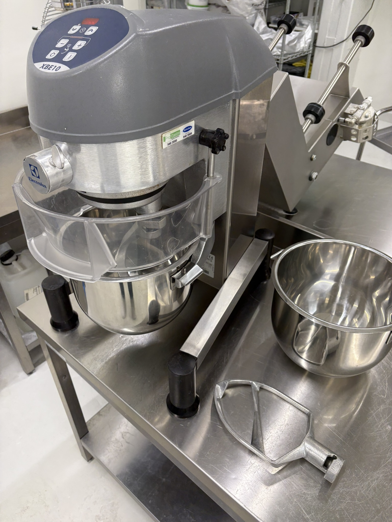 SELT / SOLD Electrolux hrærivél 10 ltr, skálar og hrærur 3