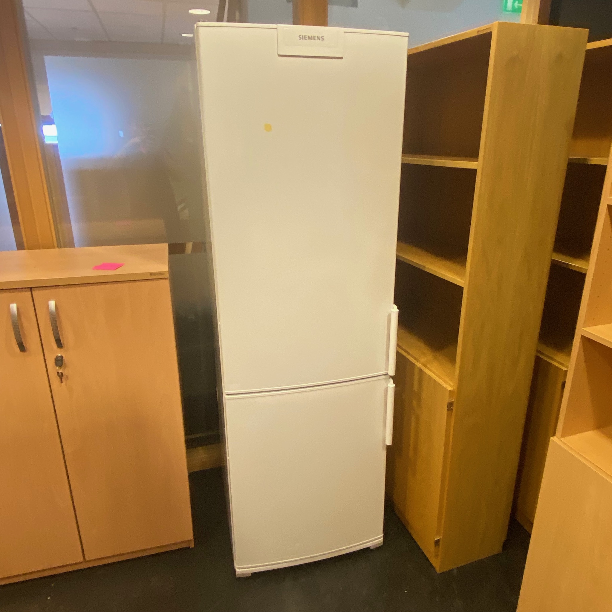 SELT / SOLD Siemens ísskápur með frysti, H186sm.