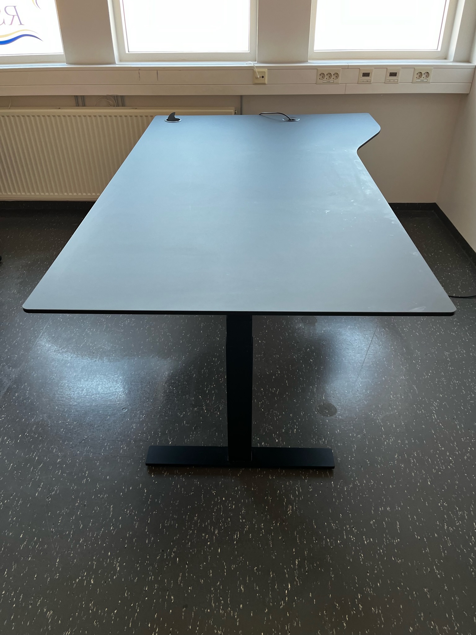 SELT - SOLD Rafmagnsborð svart - 200 x 100sm. 3