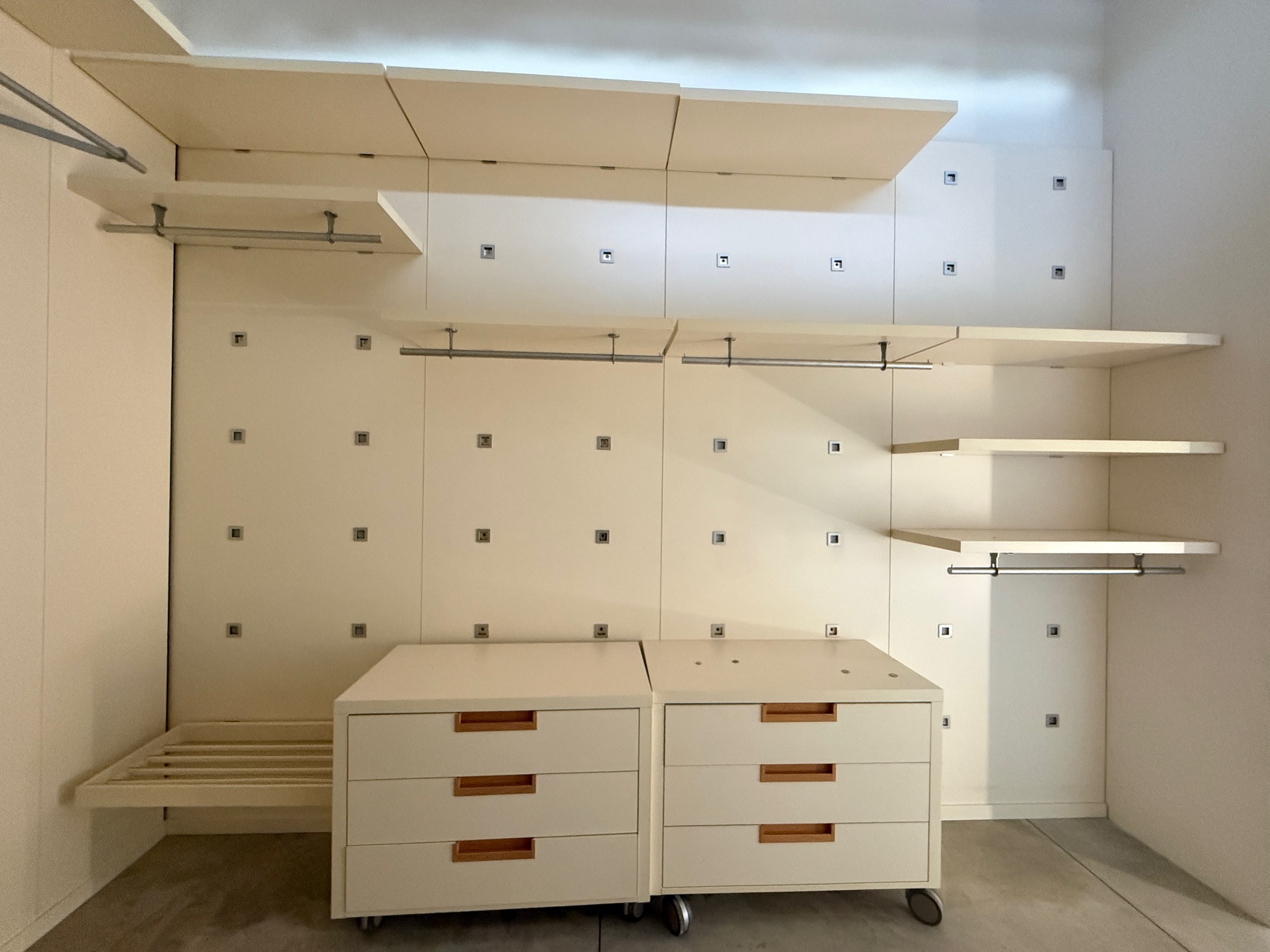 SELT / SOLD Tisettanta fataherbergi / Walk-In closet / Spegill 12 lengdarmetrar 4