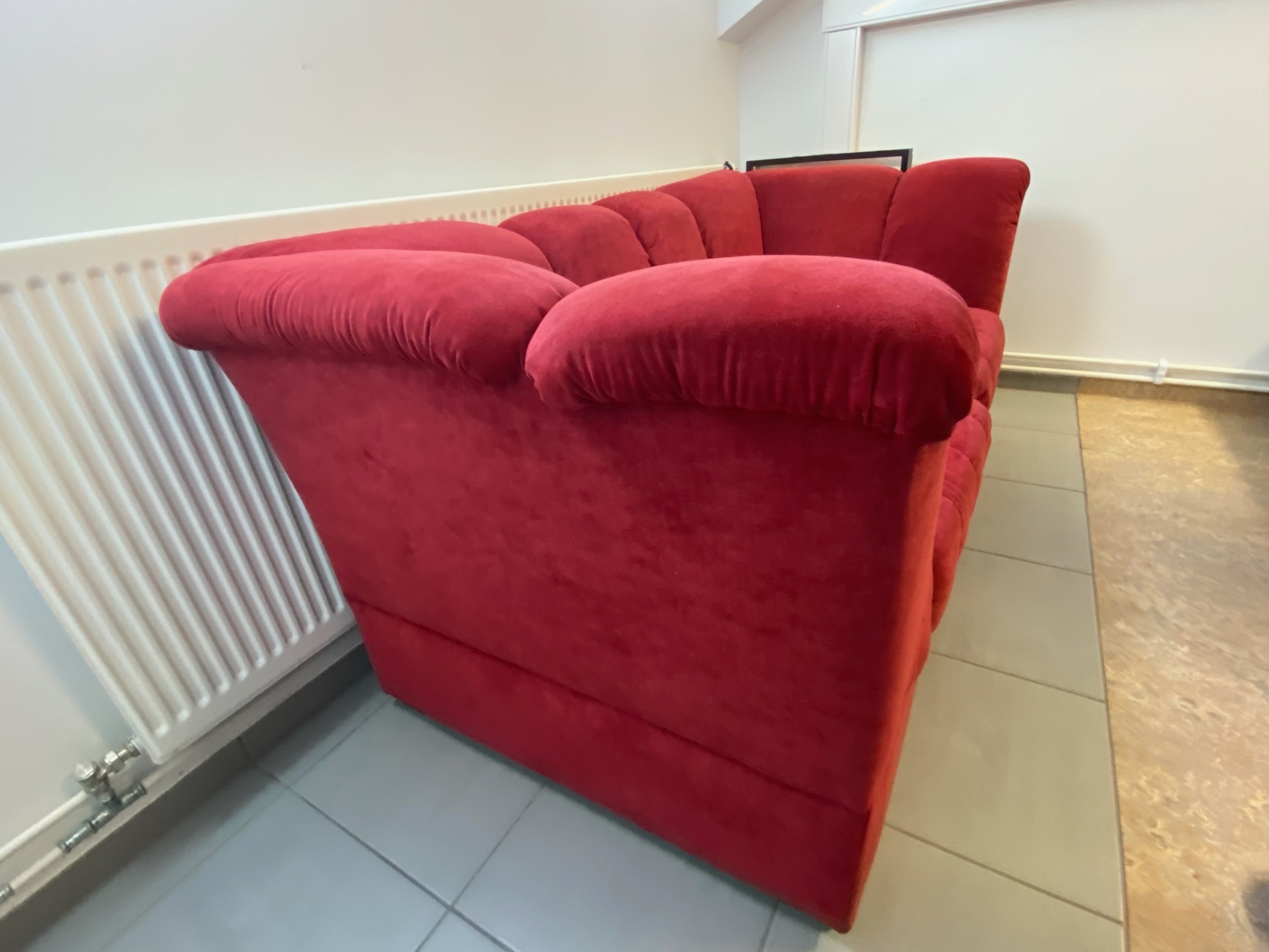 SELT / SOLD Rauður velvet sófi 5