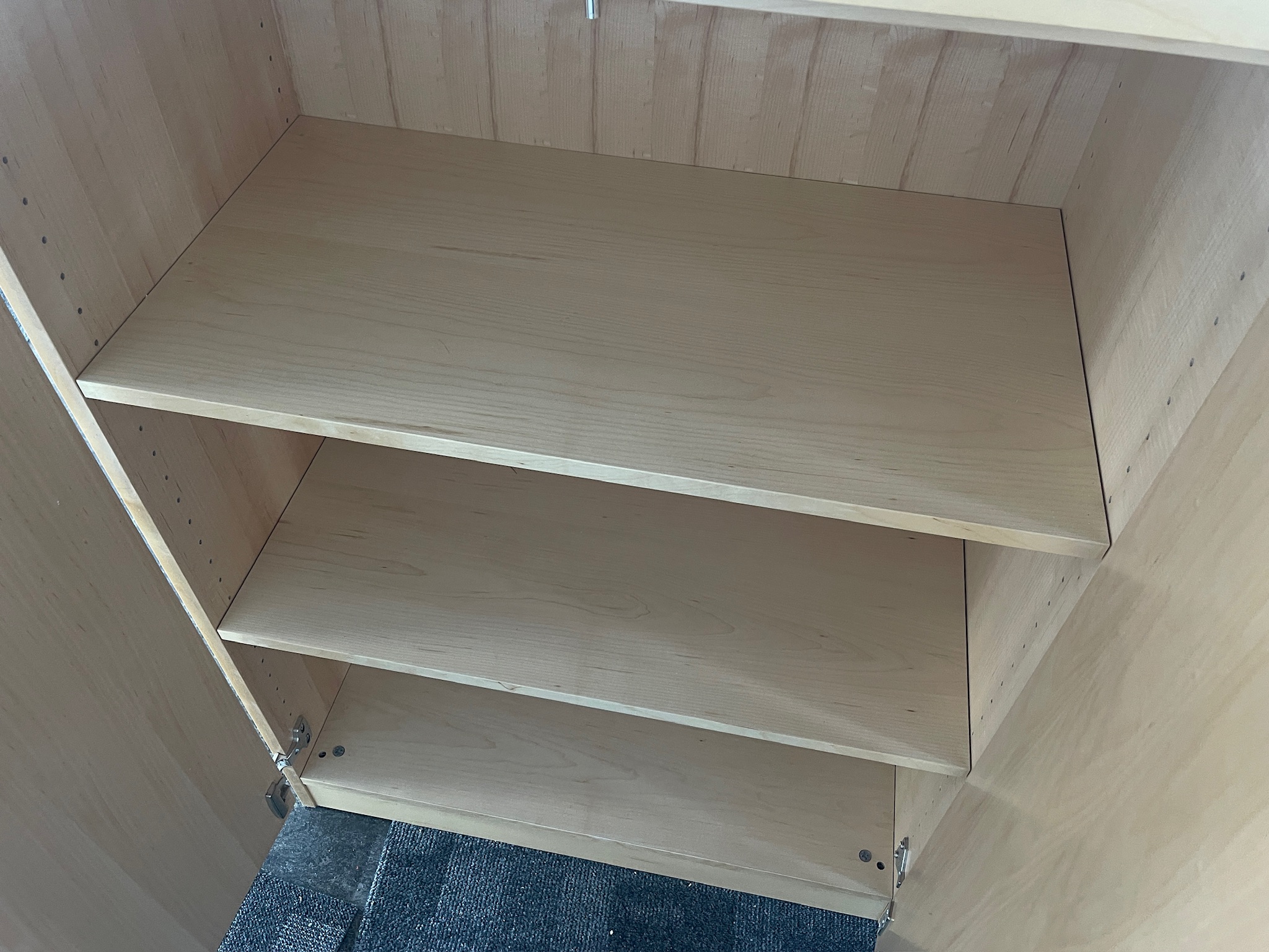 SELT / SOLD Skrifstofuskápur með læsingu, H118xB160xD45sm. 5