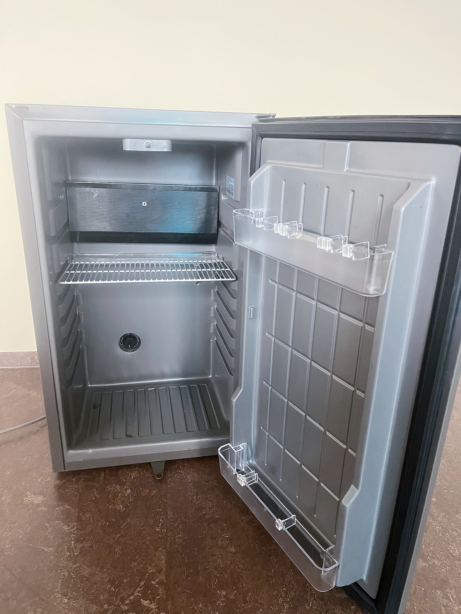 SELT / SOLD Tefcold TM50 Black ísskápur 2