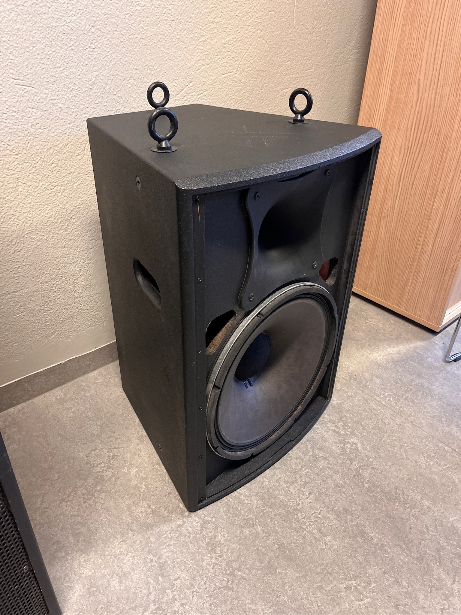 SELT / SOLD JBL hátlarar ásamt EV hátölurum 7
