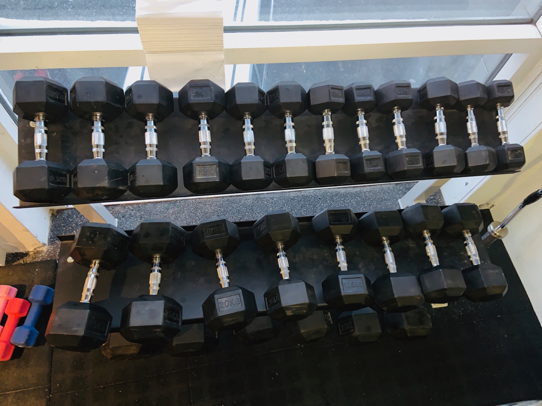 SELT/SOLD-Upphífingarstöng á vegg- Pull up barHandlóð og rekki - Dumbbells 2