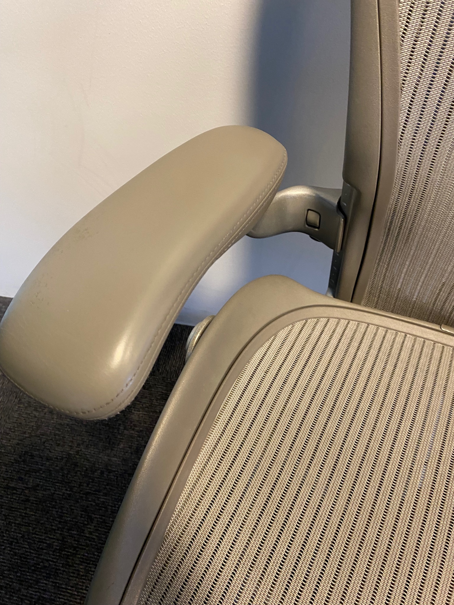 SELT / SOLD Herman Miller Aeron, C stærð 6