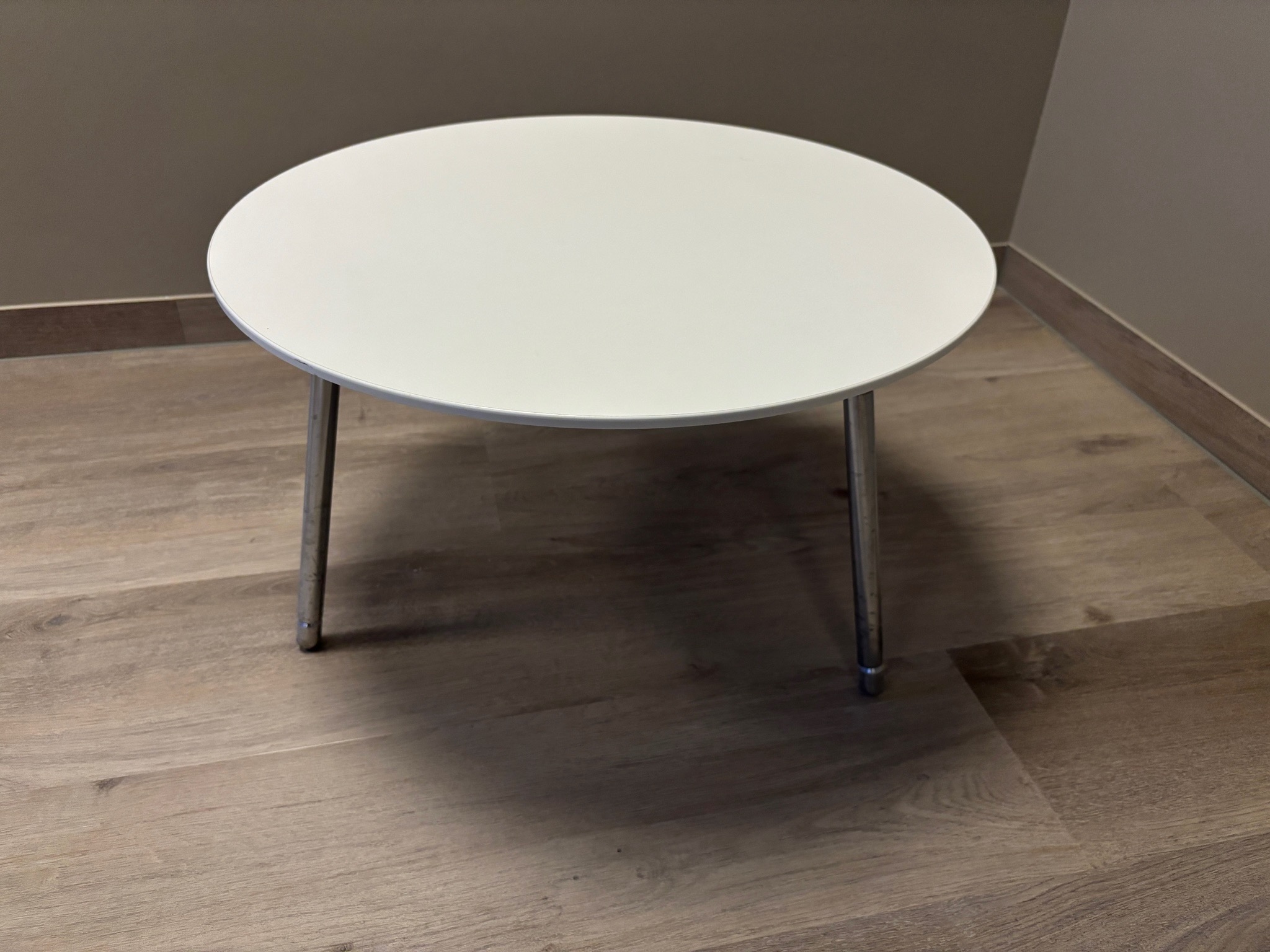 SELT / SOLD Hringborð hvítt Ø60 x H36 sm.