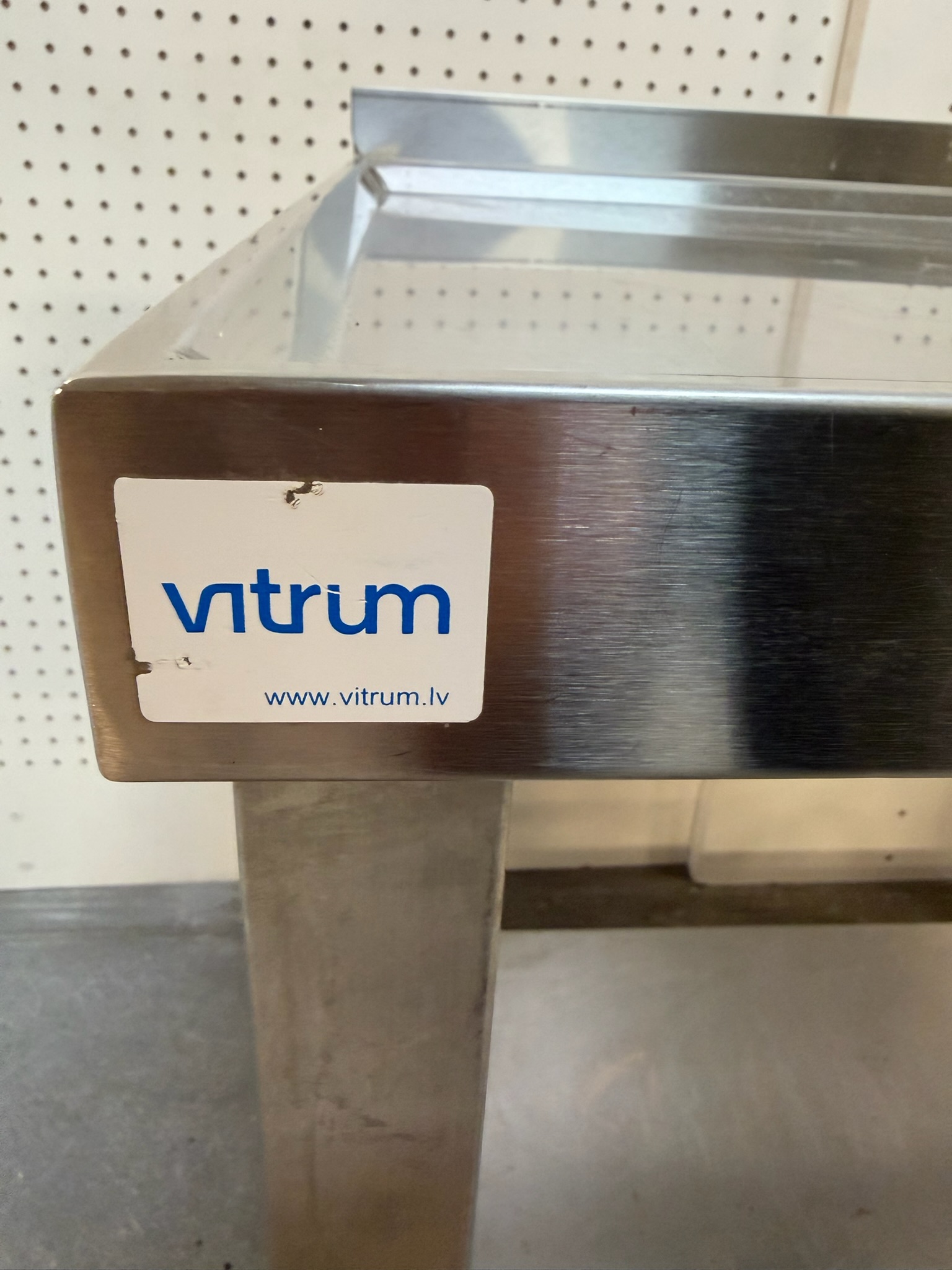 SELT / SOLD Vitrum vaskborð, vinstra megin með blöndunart. frá BVT, B120xD70sm. 7