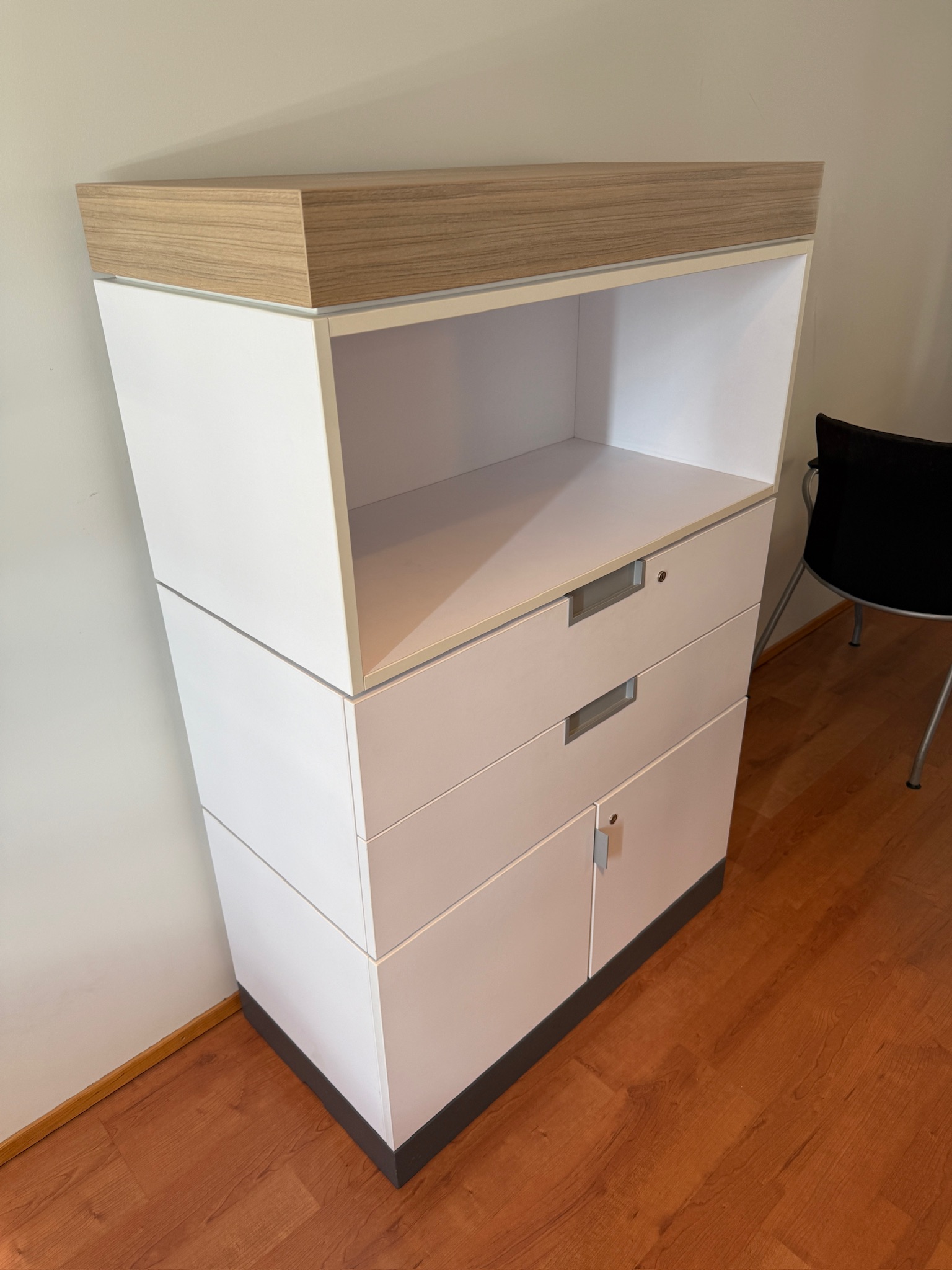 Techo Royal Ahrend skápur, H140xB90sm. 3