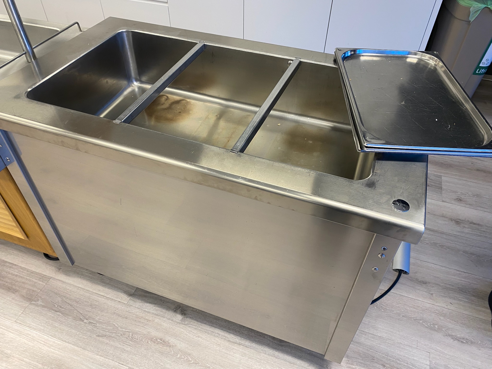 SELT / SOLD Esmainox hitaborð á hjólum (2016) 3