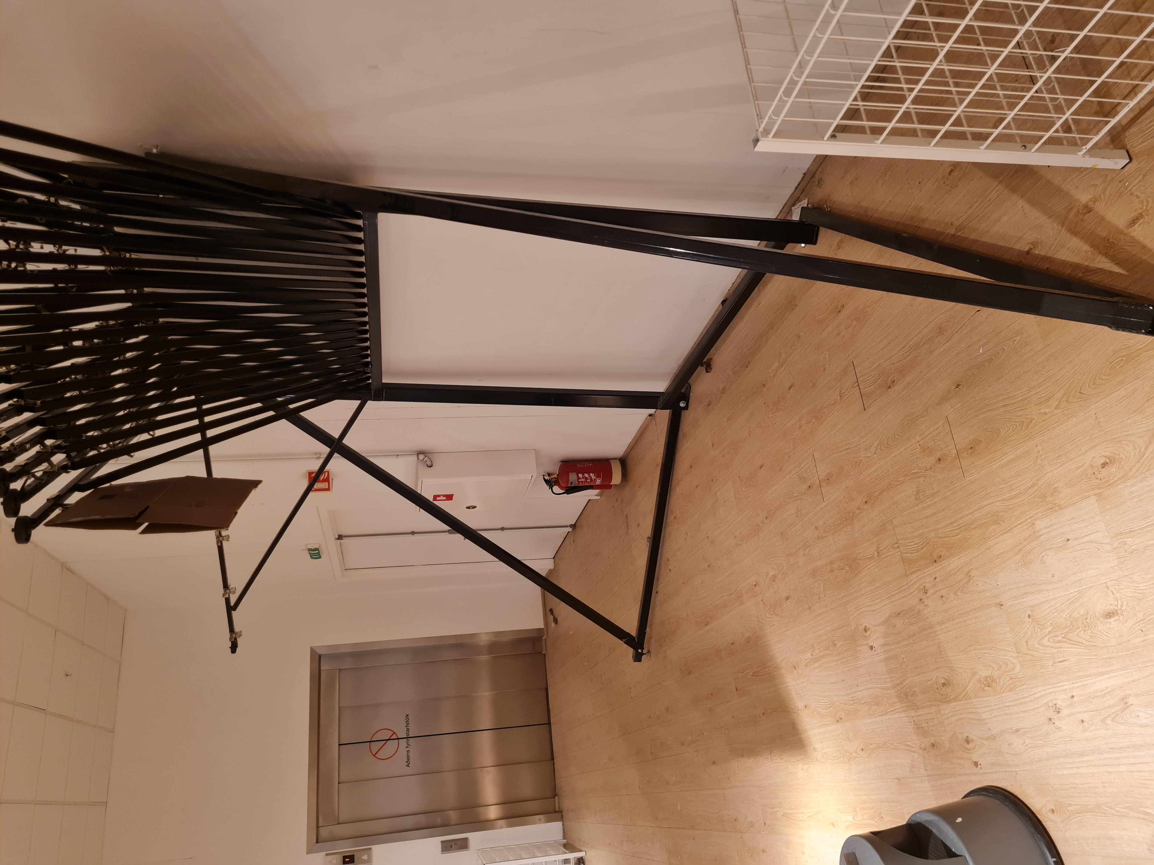 Selt - sold -Teppagrind 6