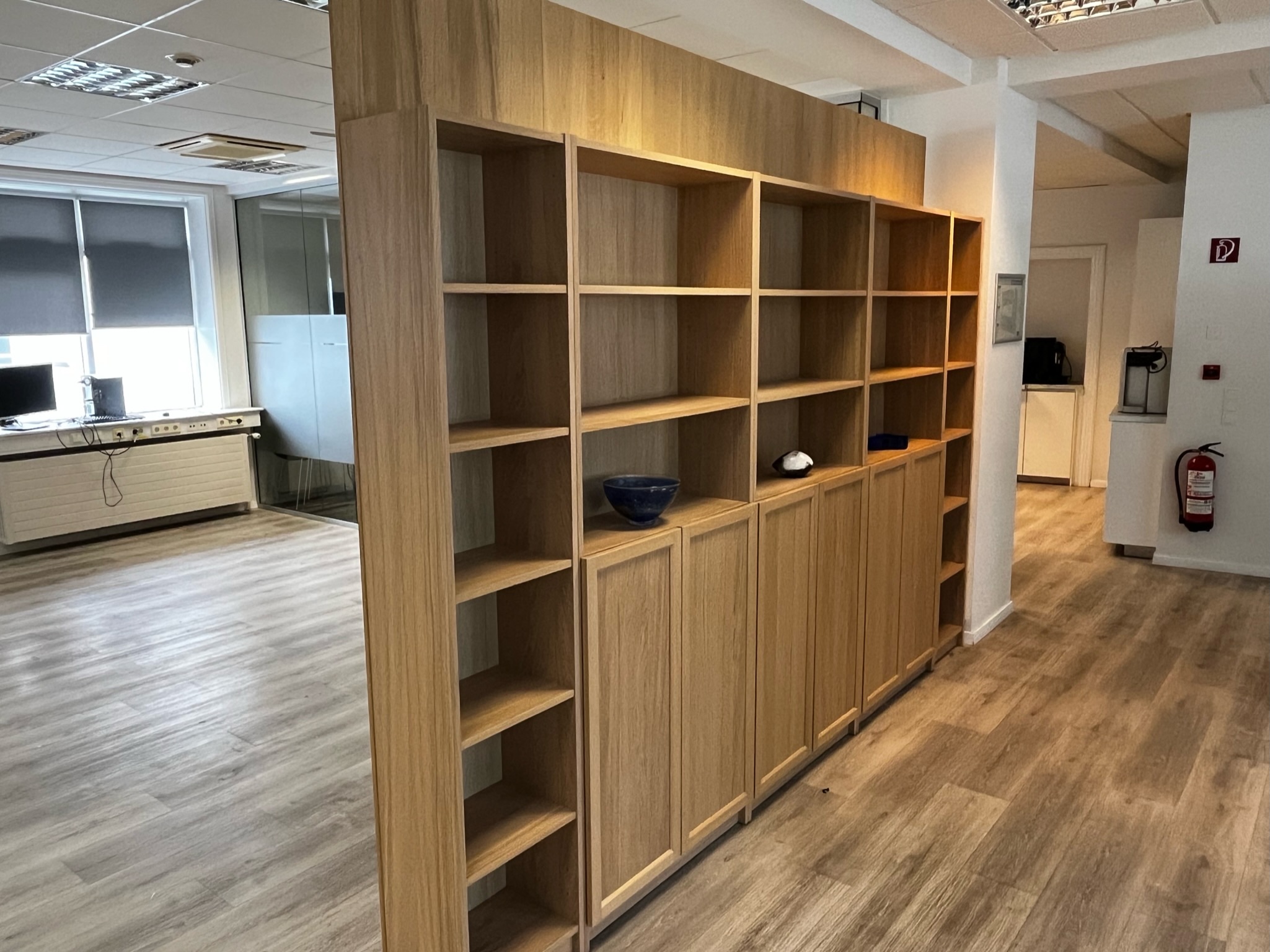 SELT / SOLD - Glæsileg skápaeining - skilrúm - skiptir niður rými