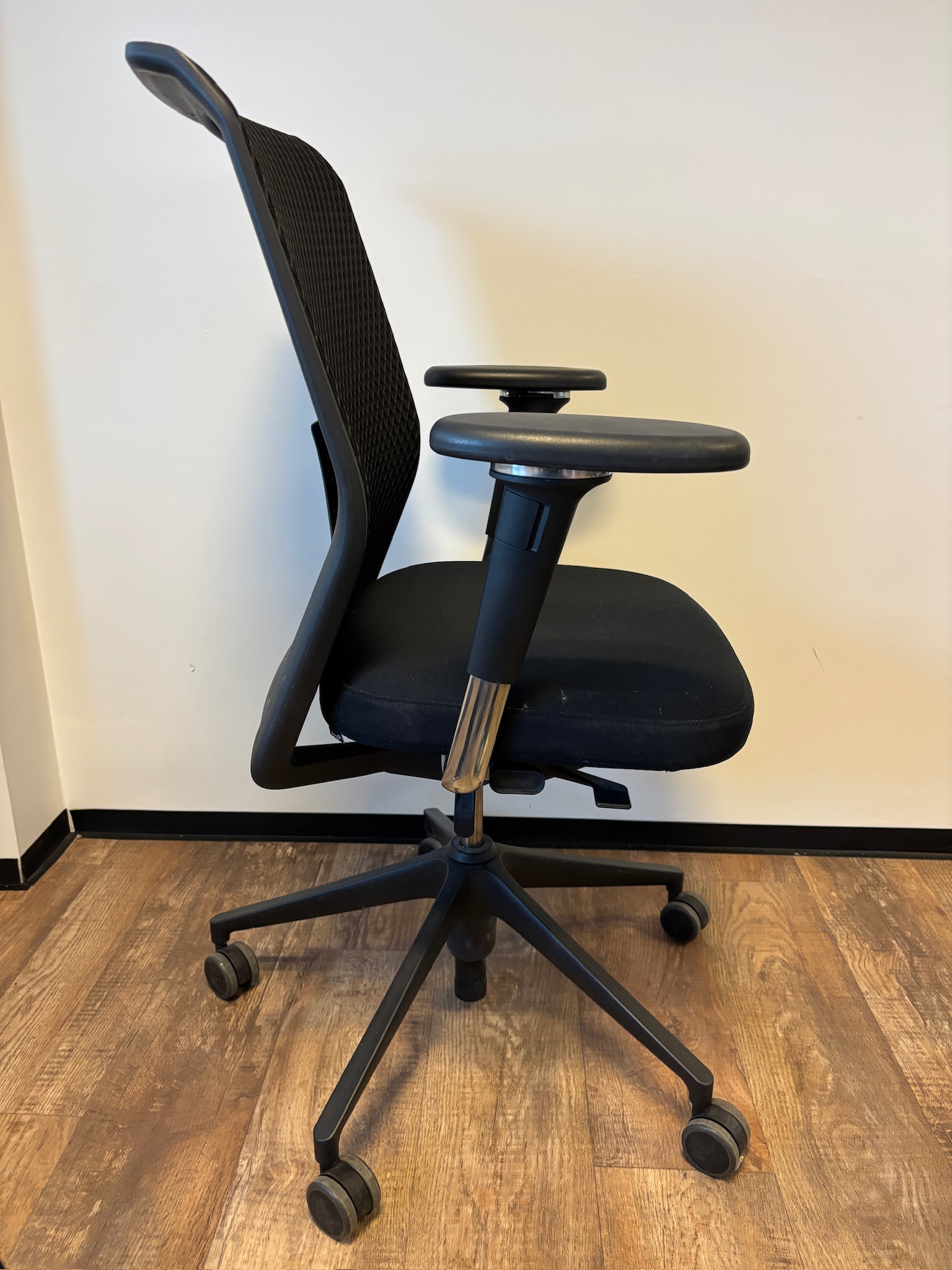 SELT / SOLD Vitra skrifborðsstóll frá Pennanum 2