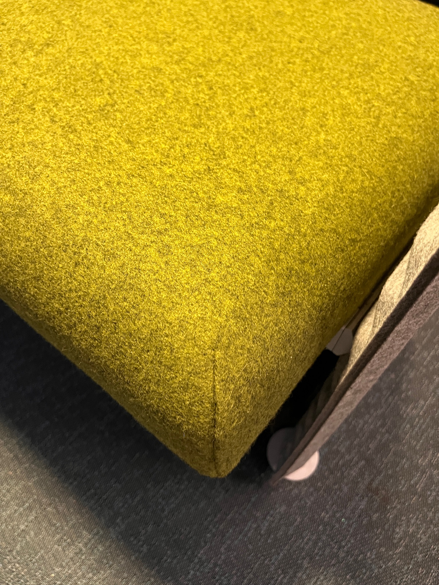 SELT / SOLD NOTI hljóðvistarsófi, símasófi, næðissófi - B201 x D78 x H191 sm. 3
