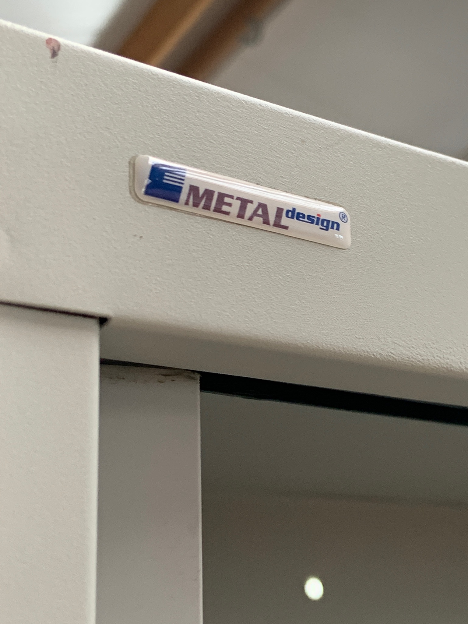 Selt-Metal design renniskápur 6