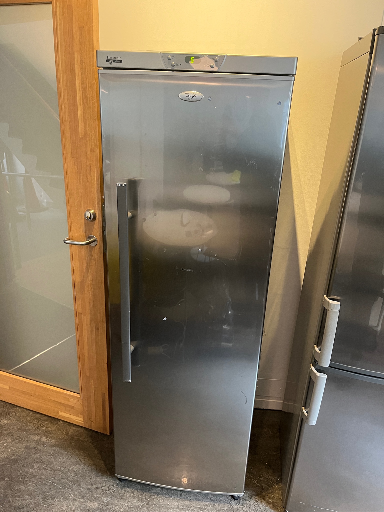 SELT / SOLD Whirlpool kæliskápur - H180sm.