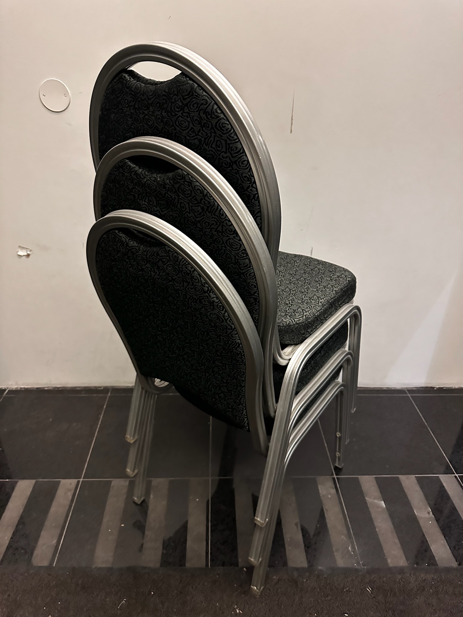 SELT / SOLD Staflanlegir veislustólar - fundarstólar (33 stk.) 6