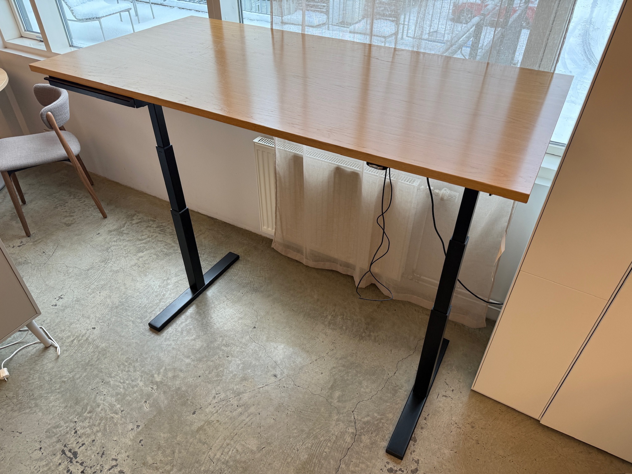 SELT / SOLD Duba B8 rafmagnsborð frá Pennanum, B160xD80sm. 4