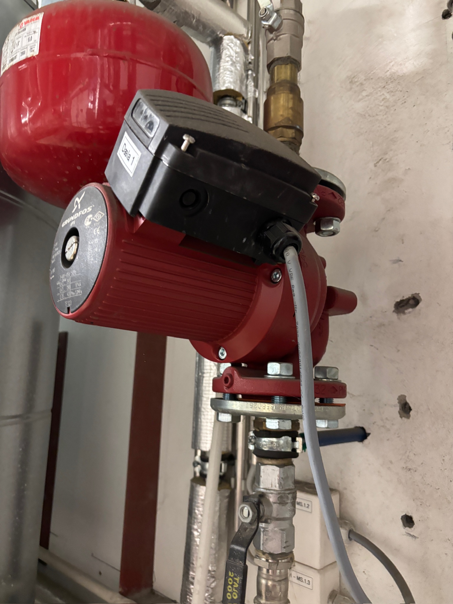 SELT / SOLD Grundfos þriggja hraða hringrásardæla 4