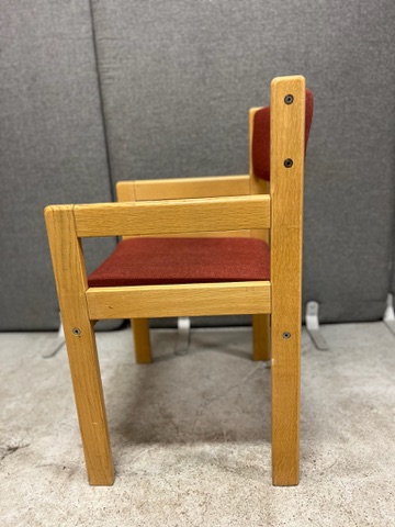 SELT / SOLD Viðarstóll með tausetu 2