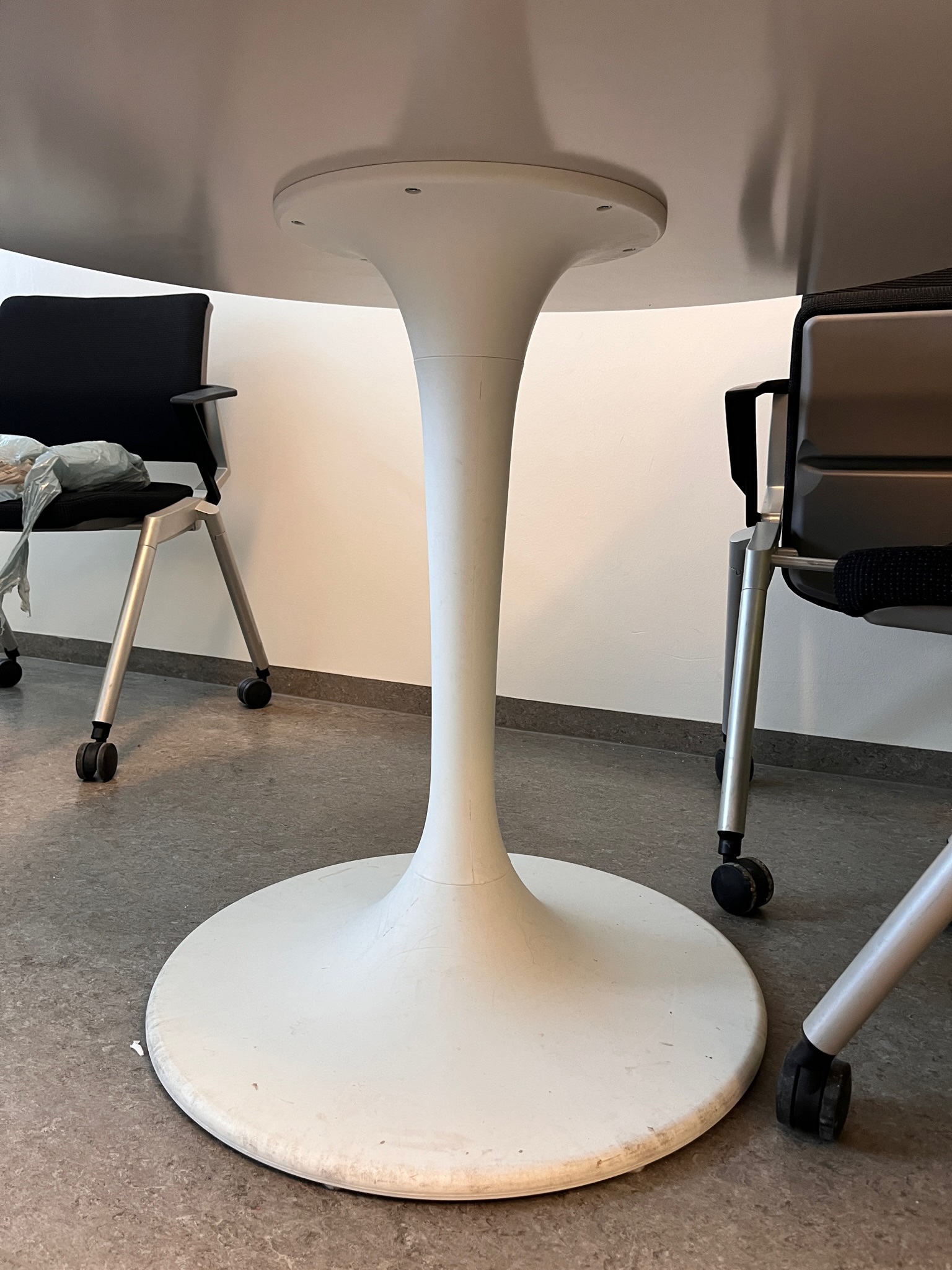 SELT / SOLD IKEA hringborð (Docksta) 4