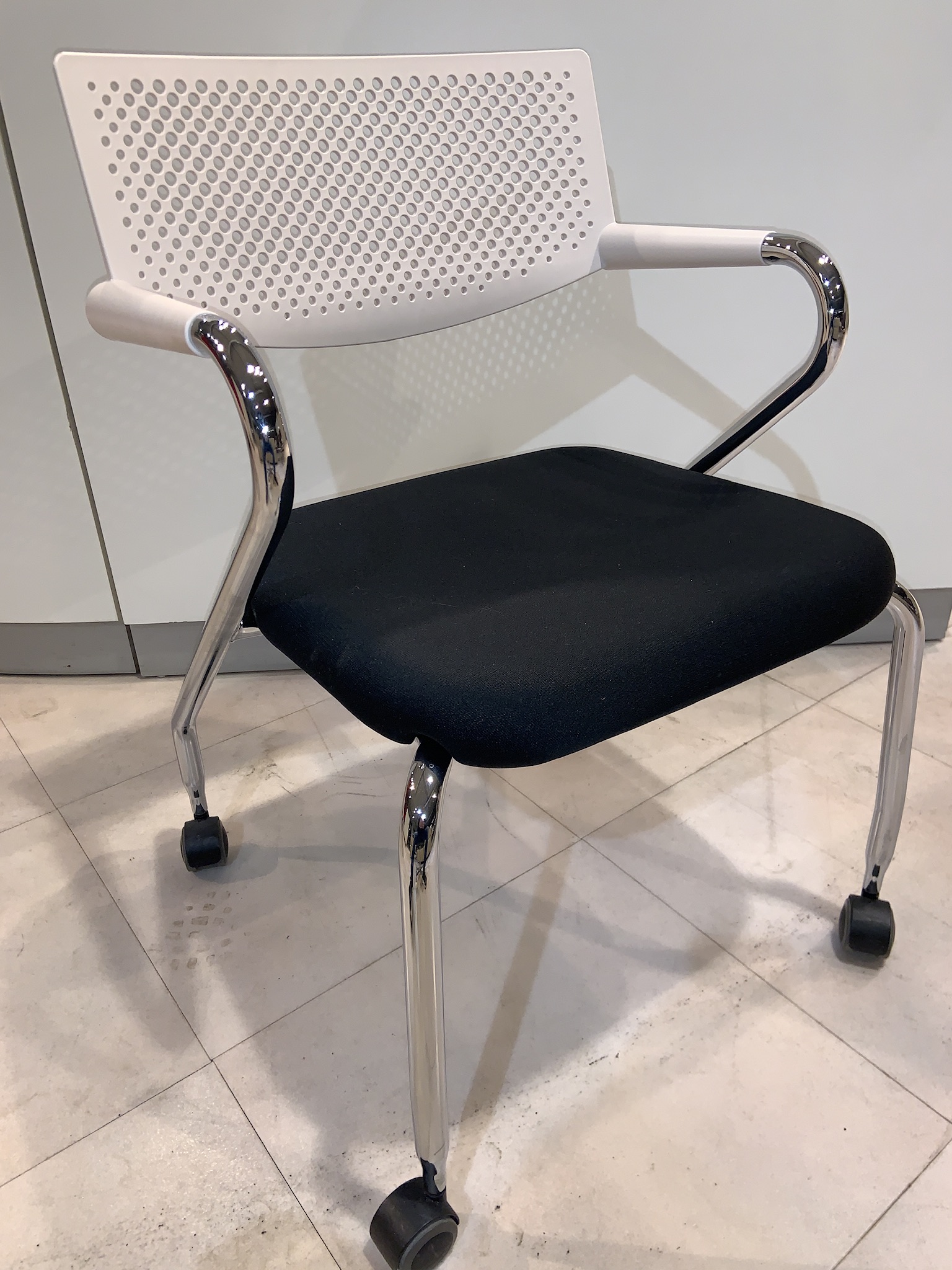 SELT / SOLD Vitra fundarstólar á hjólum frá Pennanum 2