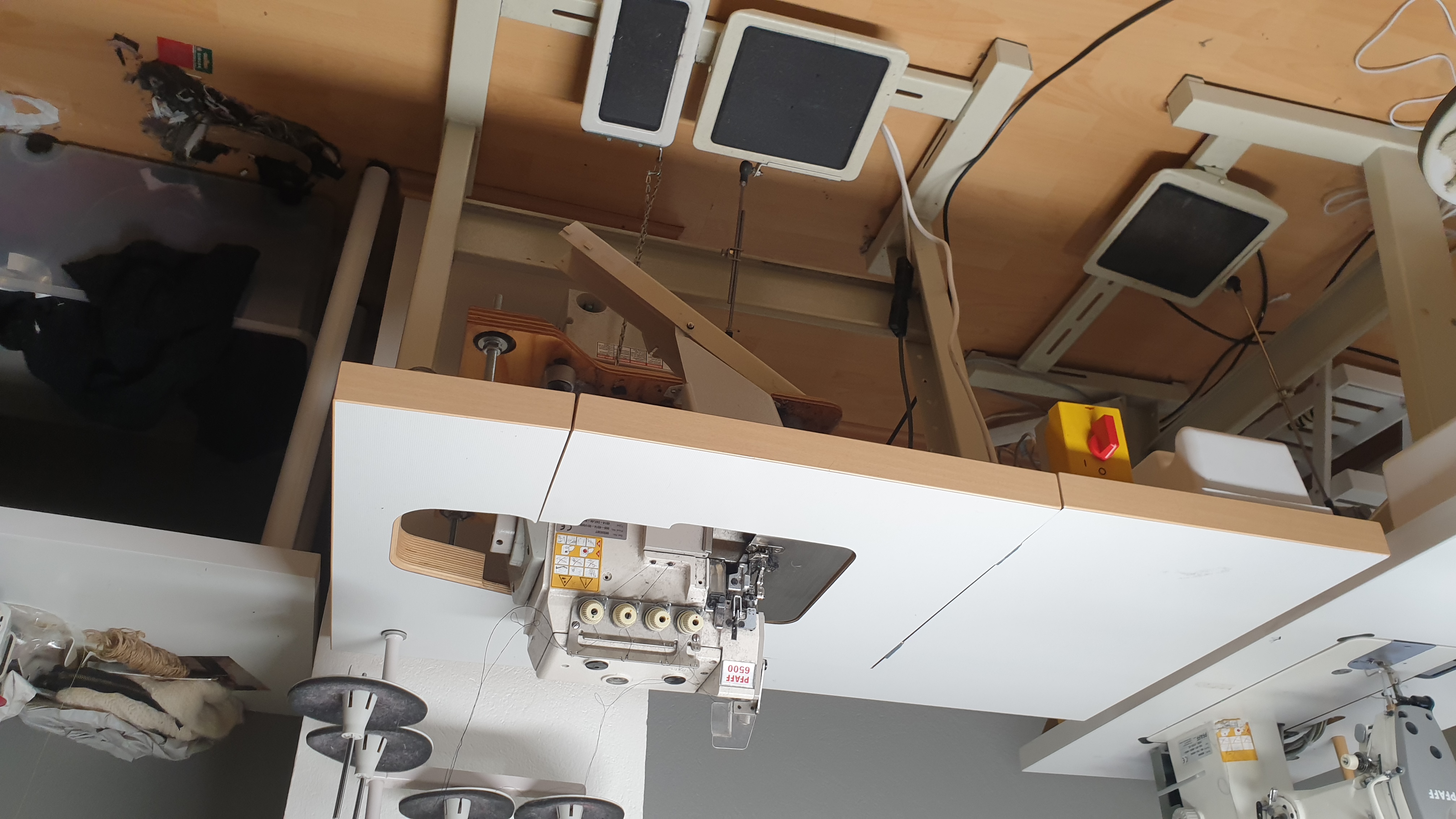 Selt - PFAFF Ocerlock 6512 - saumavél - sewing machine