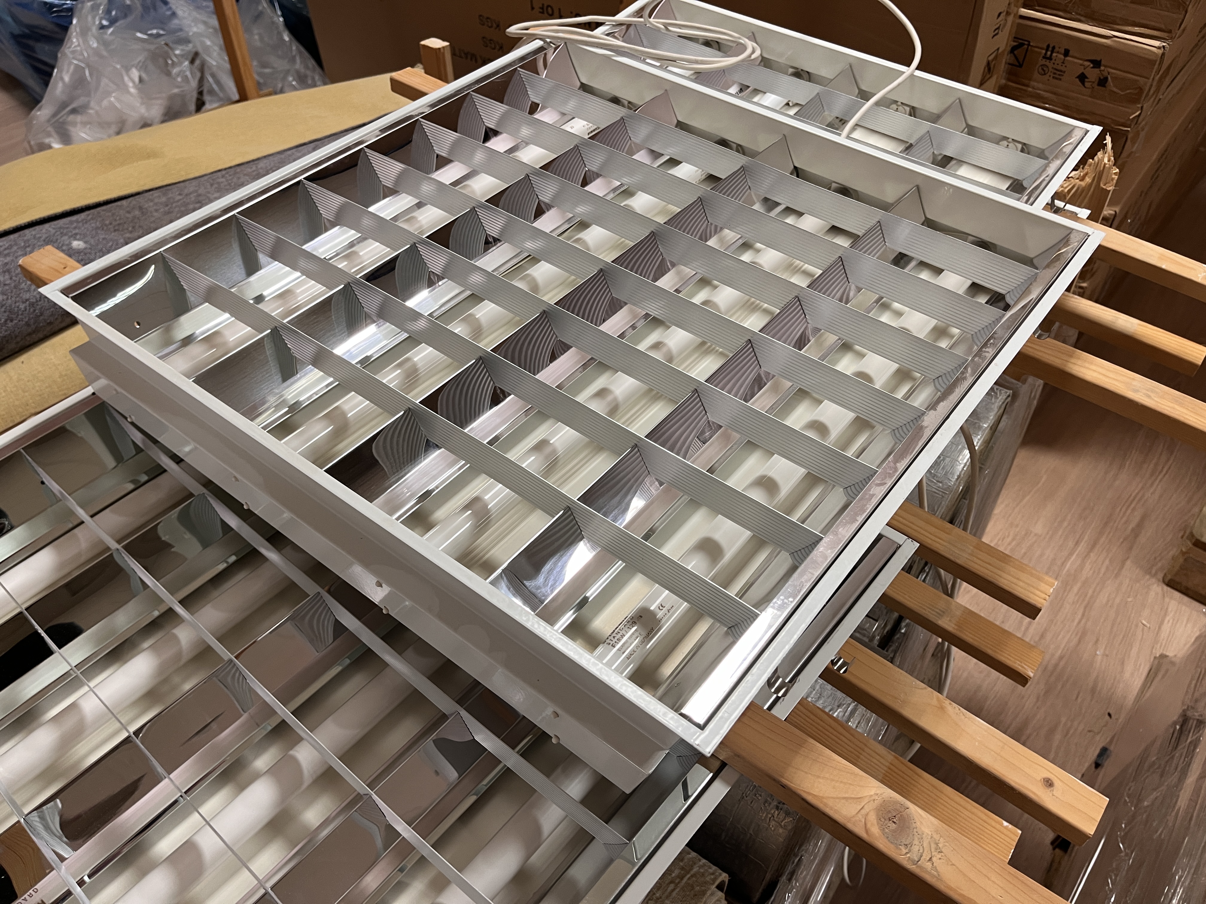 SELT / SOLD Kerfisloftalampar, 60 x 60 sm.