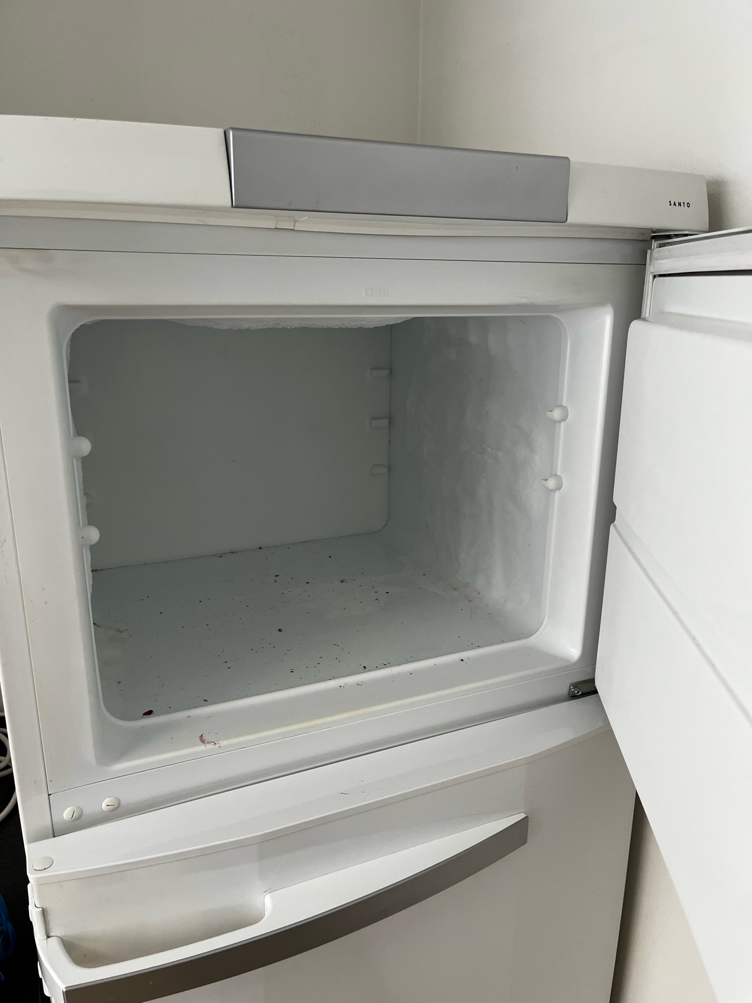 SELT / SOLD AEG Ísskápur m/frysti - 160 sm. 4