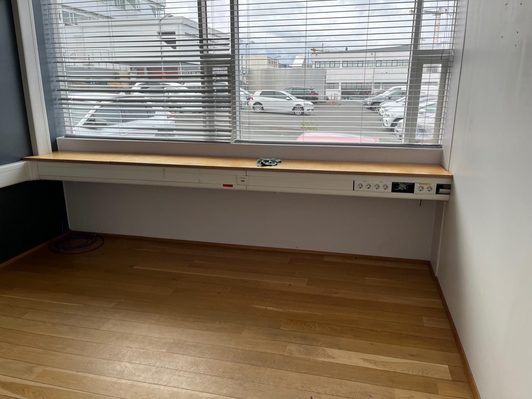 SELT / SOLD - Rafmagnsstokkar - 200 metrar 3