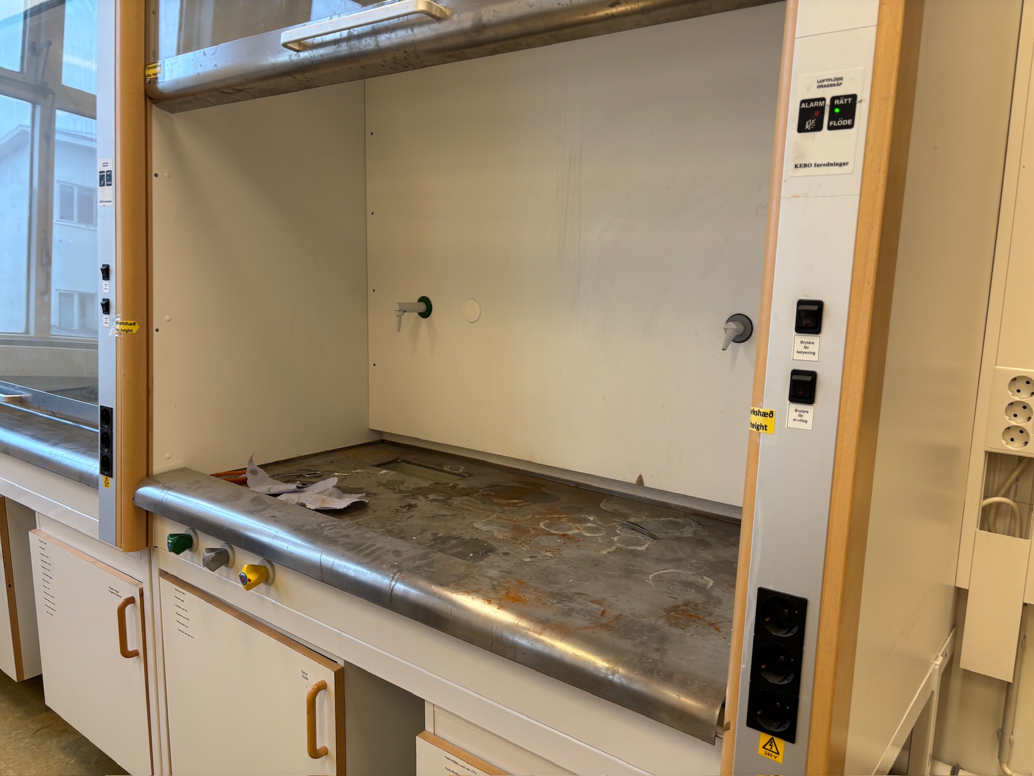 SELT / SOLD Stinkskápur / Fume cupboard, H235 x B147 x D77 sm. (2 stk) 6
