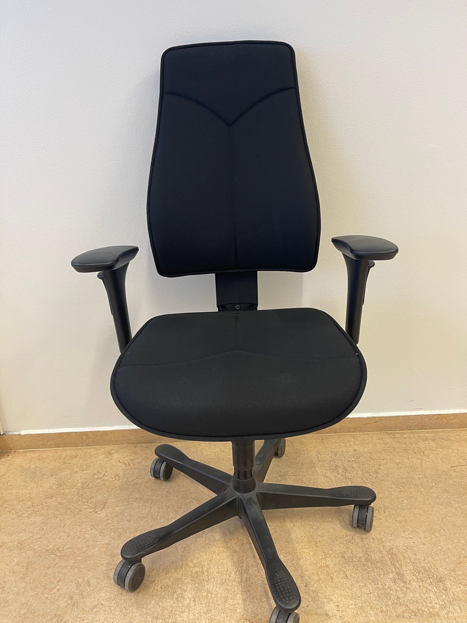 SELT / SOLD Kinnarps skrifstofustóll frá Pennanum (35 stk.)