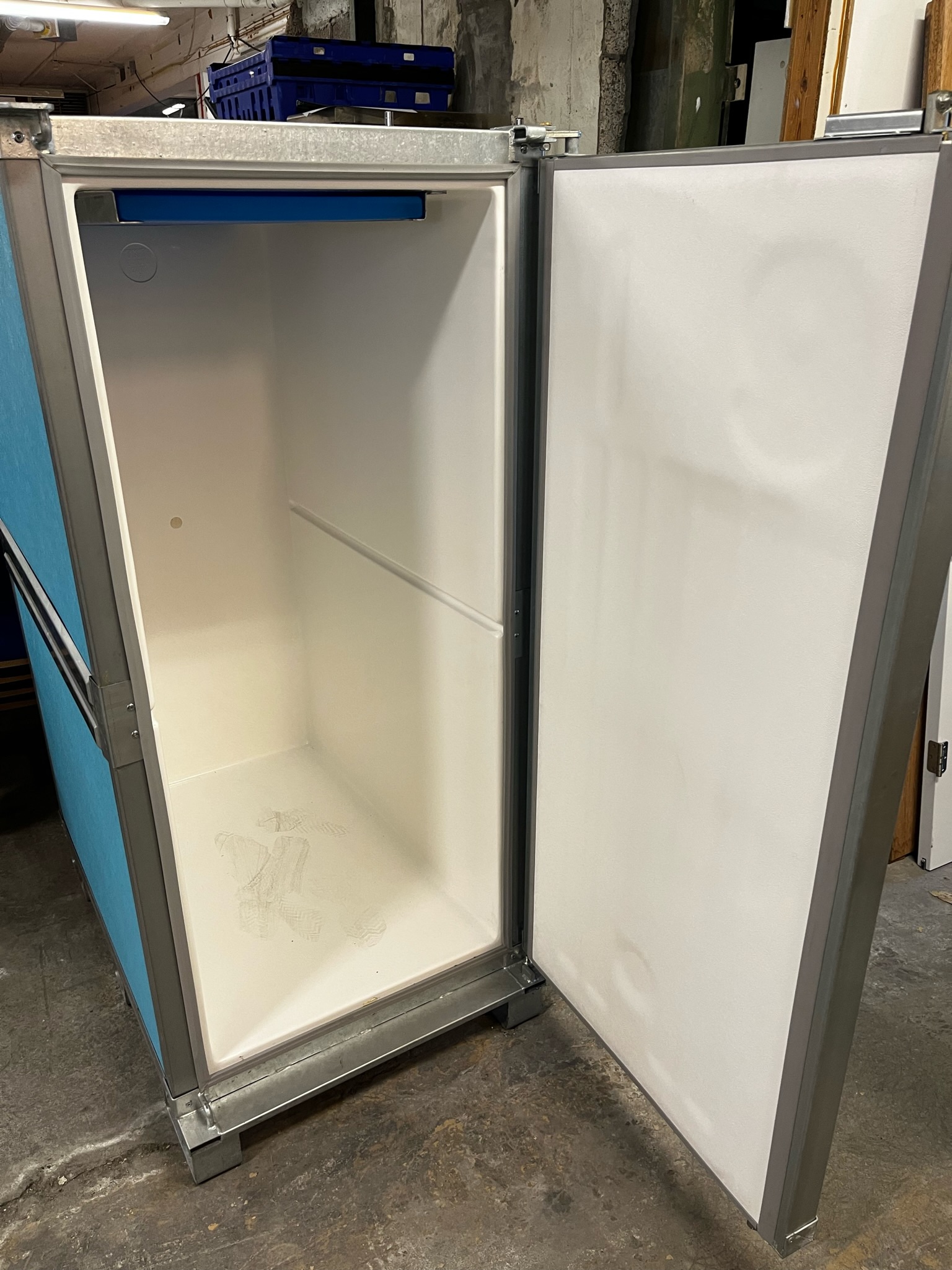SELT / SOLD TKT Germany E-1000 kælibox (2020) 5